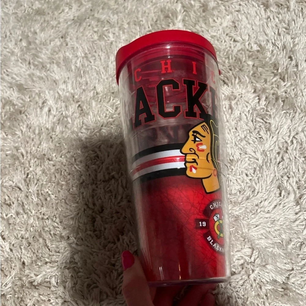 Tervis Chicago Blackhawks Tumbler with red lid - Picture 6 of 7